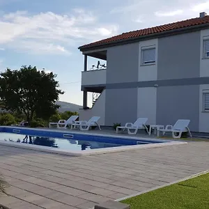 Apartment Zanic With Private Swimming Pool And Sea View, Starigrad Paklenica
