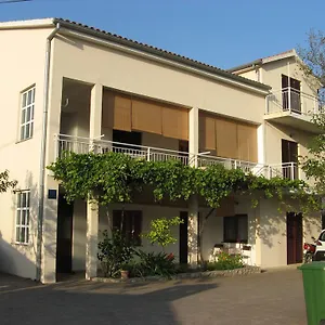 Apartment Apartments&rooms Milka, Starigrad Paklenica